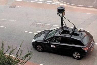 Frota usa antenas e câmeras fotográficas para registrar as ruas de diversos países