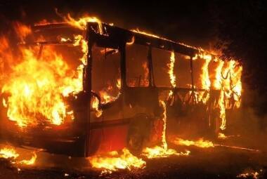 Ônibus queimado JBS