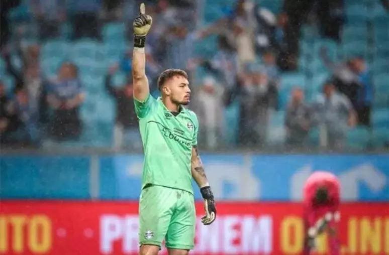 Revelado na base do Grêmio, Gabriel Grando chega à Toca da Raposa para brigar pela posição com Anderson