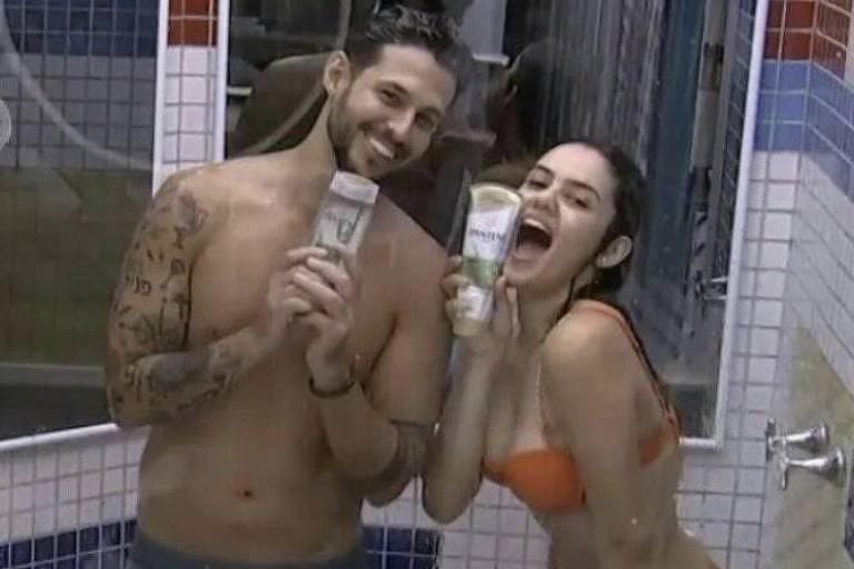 Rodrigo e Eslovênia tomaram banho juntos na casa do 'BBB 22'