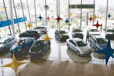 Financiamento de veículos cai em março 