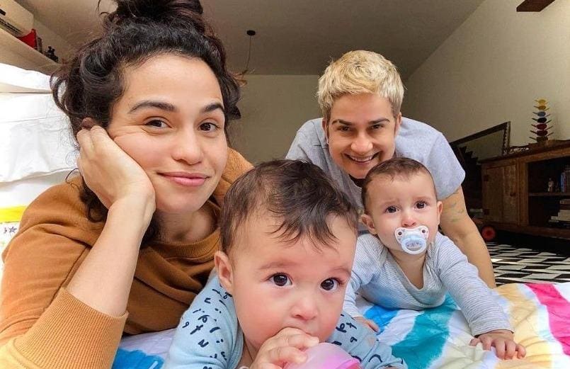 Lan Lanh, Nanda Costa e as filhas gêmeas Kim e Tiê