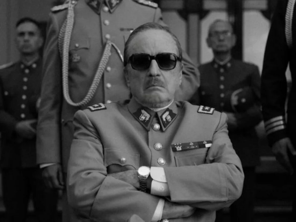 Sátira sombria transforma Pinochet em vampiro na Netflix