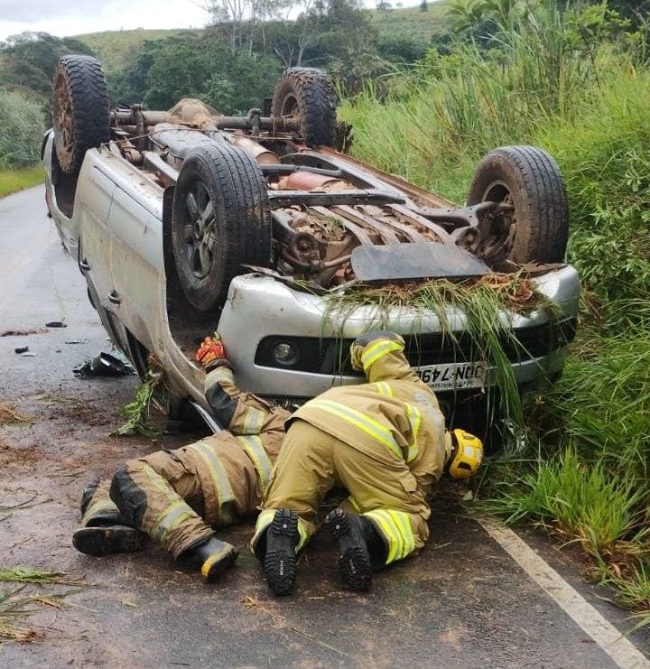 Acidente foi na manhã desta quinta-feira (18 de abril)