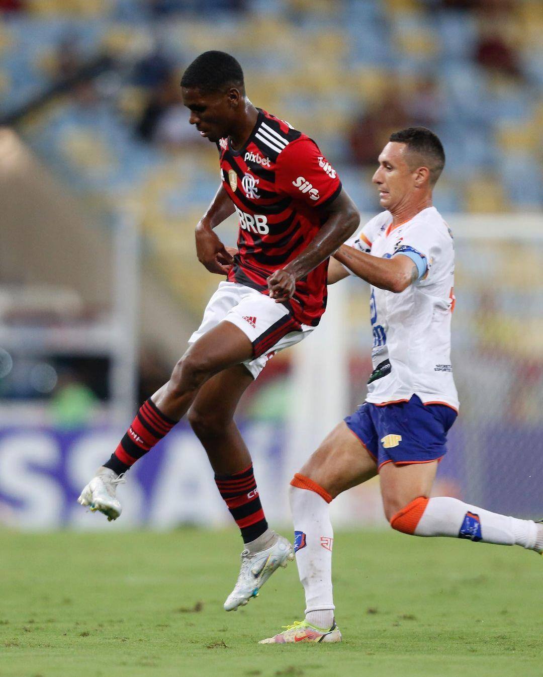 América tenta contratar por empréstimo o volante Evertton Araújo, do Flamengo