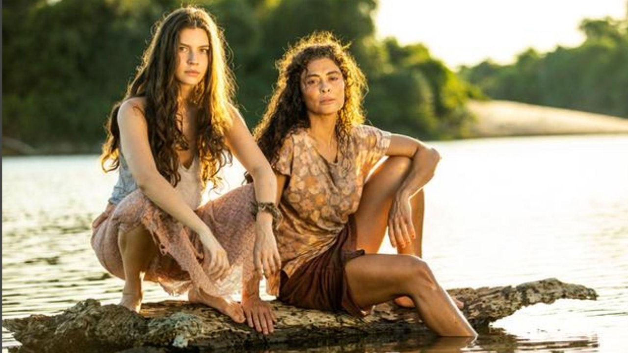 Maria Marruá ( Juliana Paes ) e Juma ( Allanis Guillen ), personagens da novela "Pantanal"