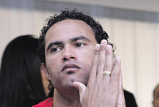 Justiça derruba liminar que transferiria goleiro Bruno para presídio de BH