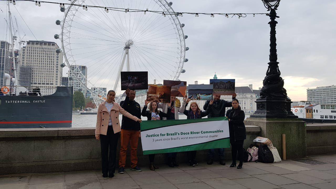 Atingidos pela barragem fizeram protesto em Londres