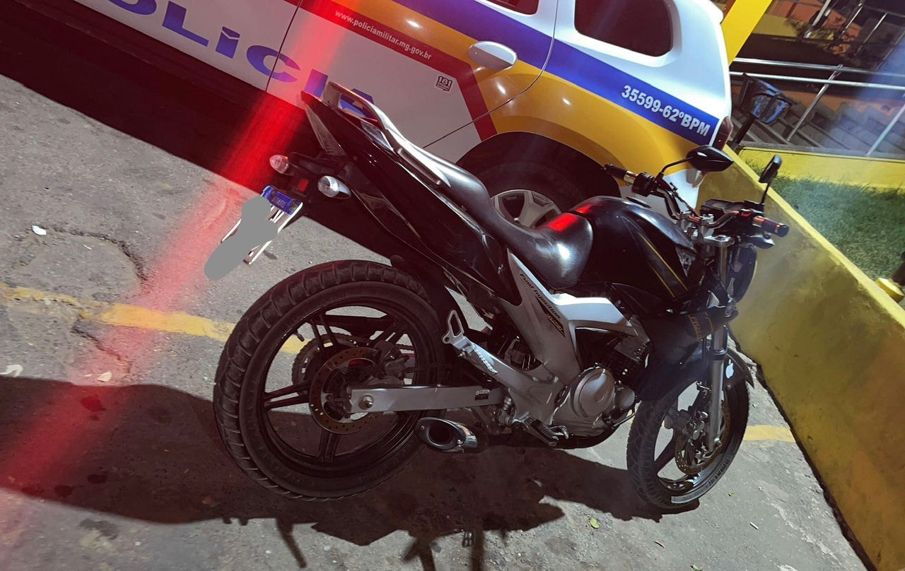 Moto foi apreendida durante uma operação da PMMG