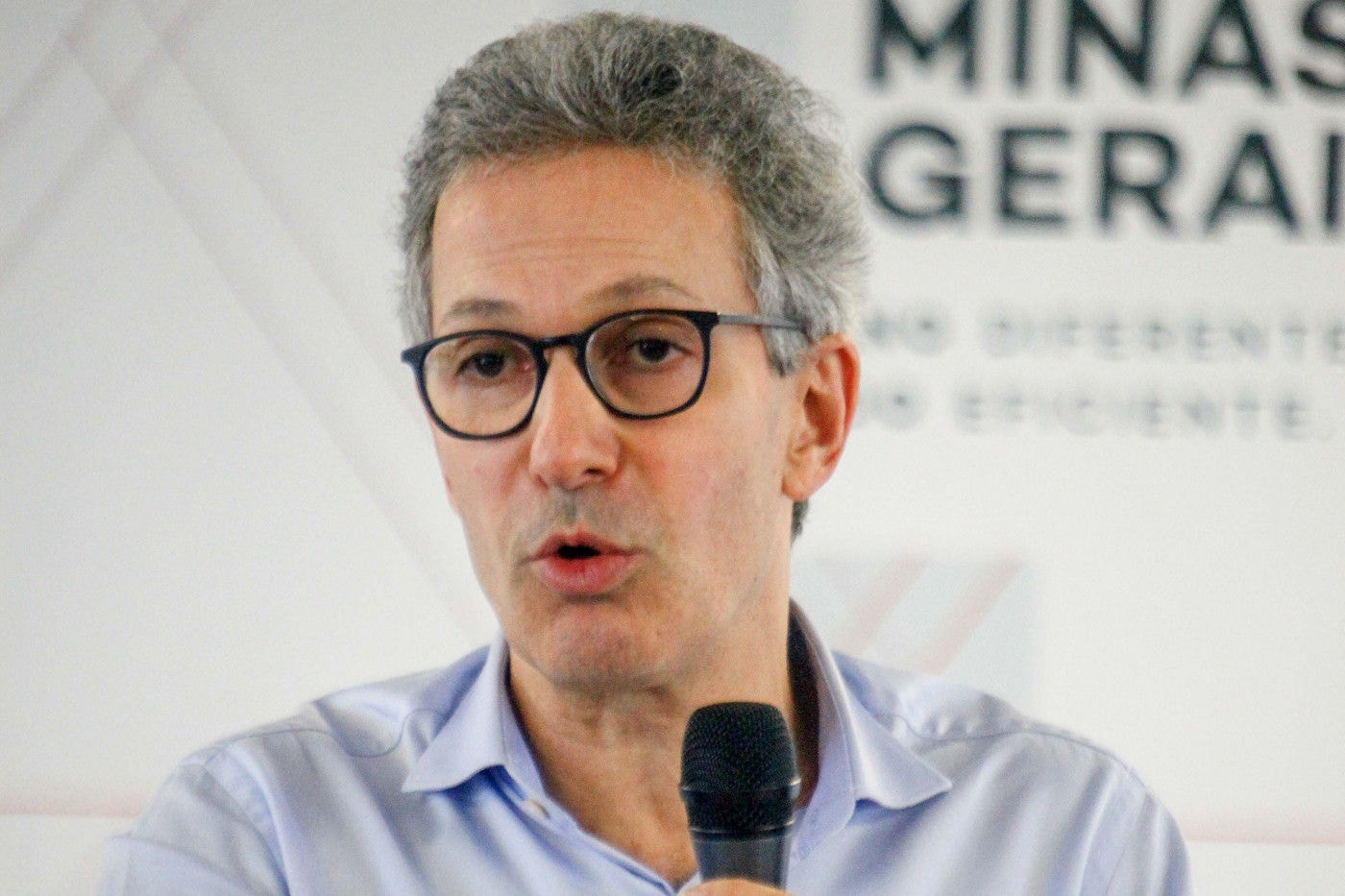 Zema transfere quase R$ 3 mi de áreas sociais para a Secretaria do Governo de MG