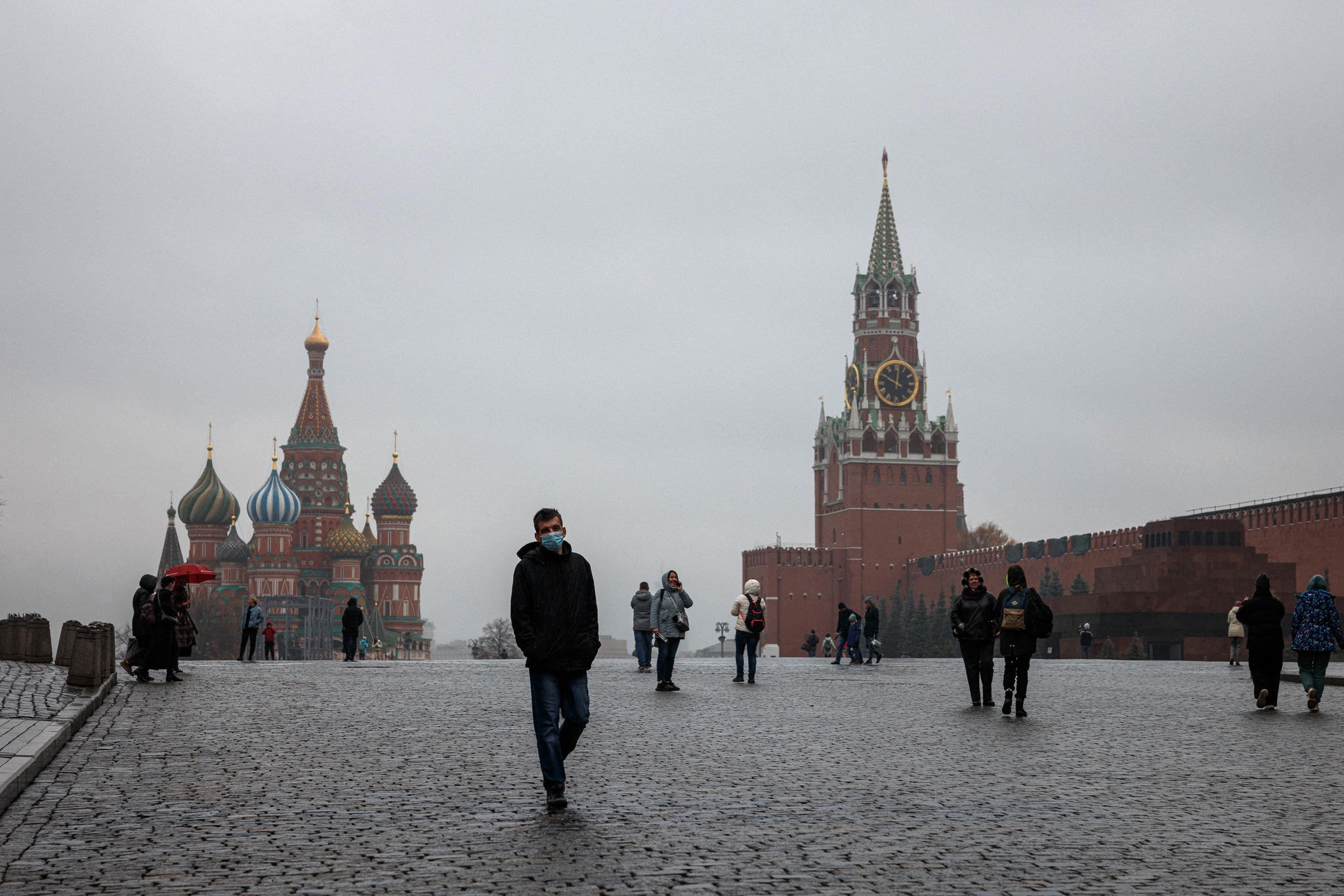 Moscou fecha serviços em meio a recorde de mortes por Covid-19 na Rússia