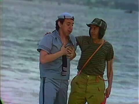 Cena do seriado gravada em Acapulco, com Chaves e Quico na praia