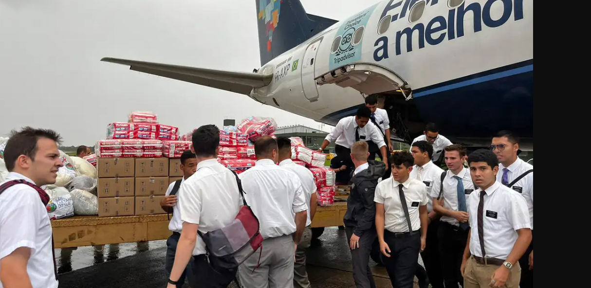 Avião da Azul chega ao Rio Grande do Sul com donativos