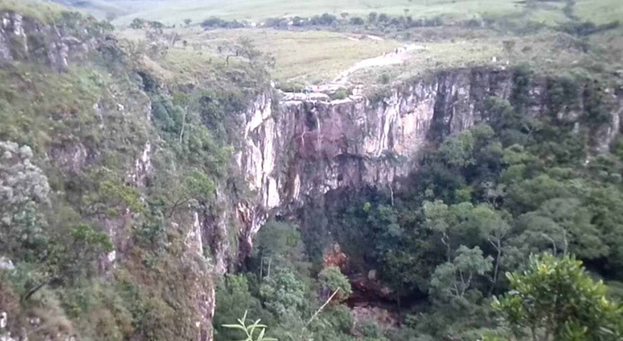 Bombeiros localizam quarto corpo desaparecido em cachoeira