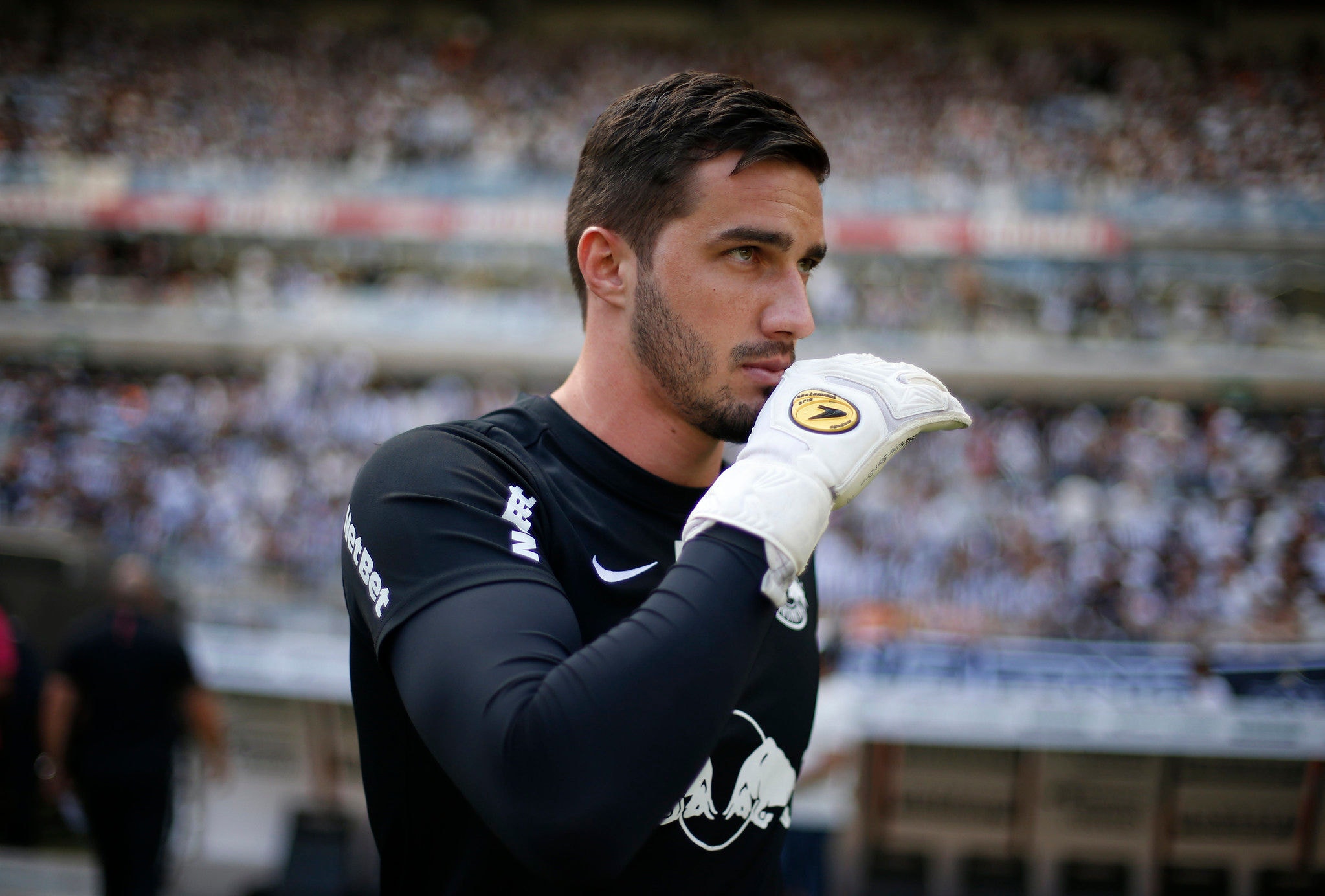 O goleiro Cleiton foi revelado pelo Atlético e é titular do Bragantino