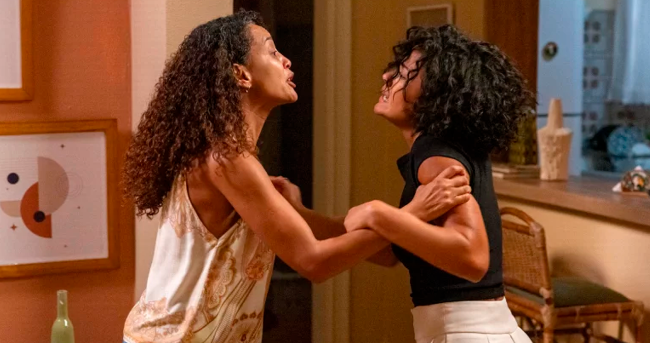 Raquel (Taís Araujo) e Maria de Fátima (Bella Campos) em cena do remake de "Vale Tudo"