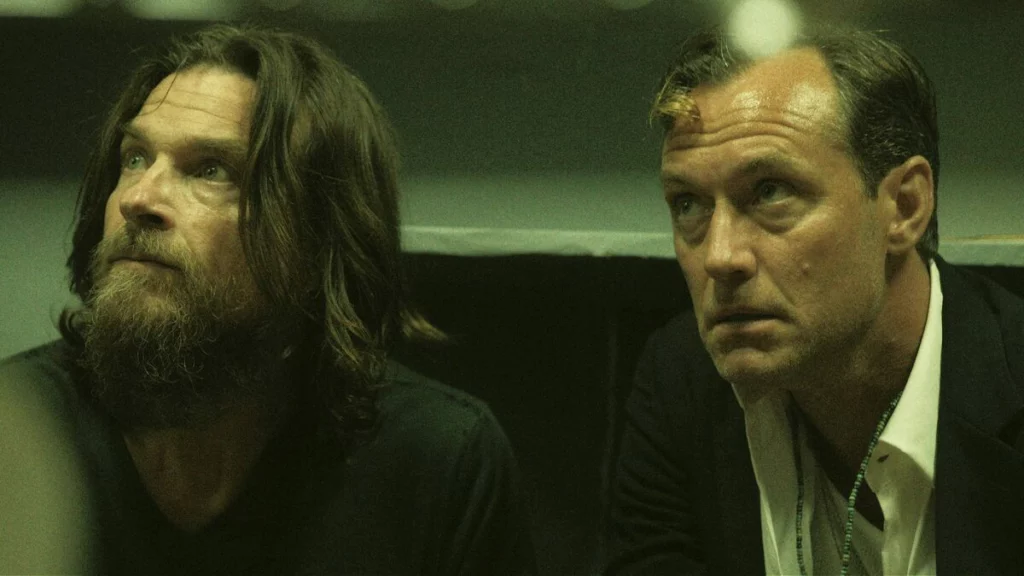 Jason Bateman e Jude Law em Black Rabbit
