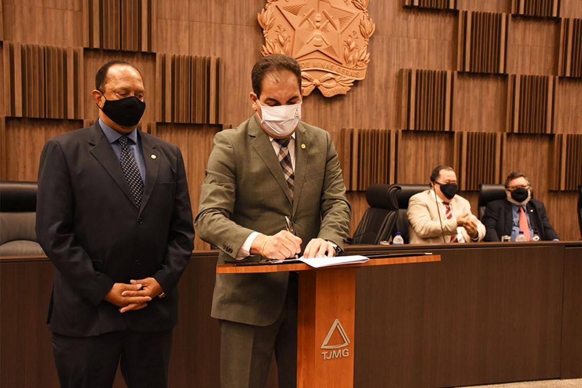 Presidente do TJMG, Gilson Lemes, e o corregedor-geral de justiça, Agostinho Gomes de Azevedo