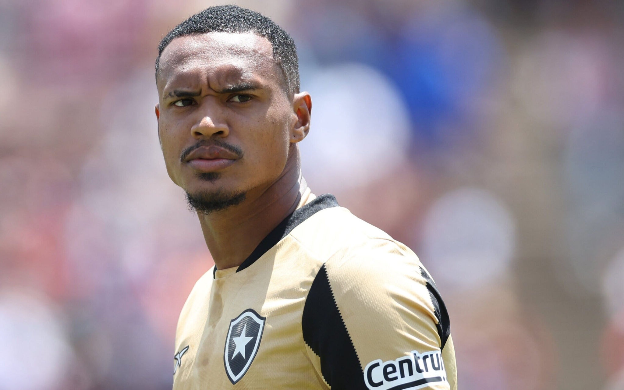 John com a camisa do Botafogo durante o Mundial de Clubes (Foto: Vítor Silva/Botafogo)