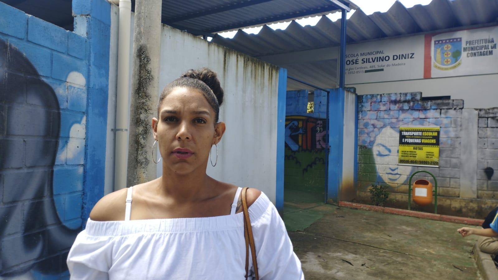Angélica Andrade, de 30 anos, é mãe de dois alunos da Escola Municipal José Silvino Diniz.