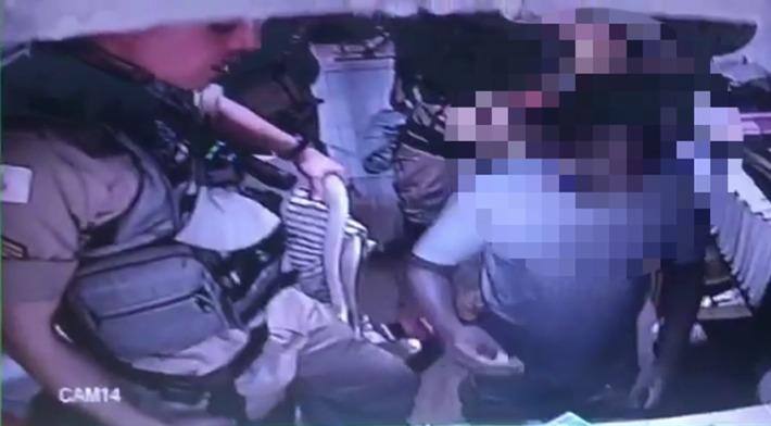 Homem tenta trocar 'livro mágico' por padaria em Minas e é preso