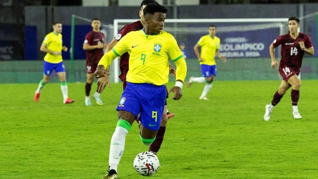 Pré-Olímpico de futebol masculino 2024: saiba onde assistir e horário de Brasil x Argentina