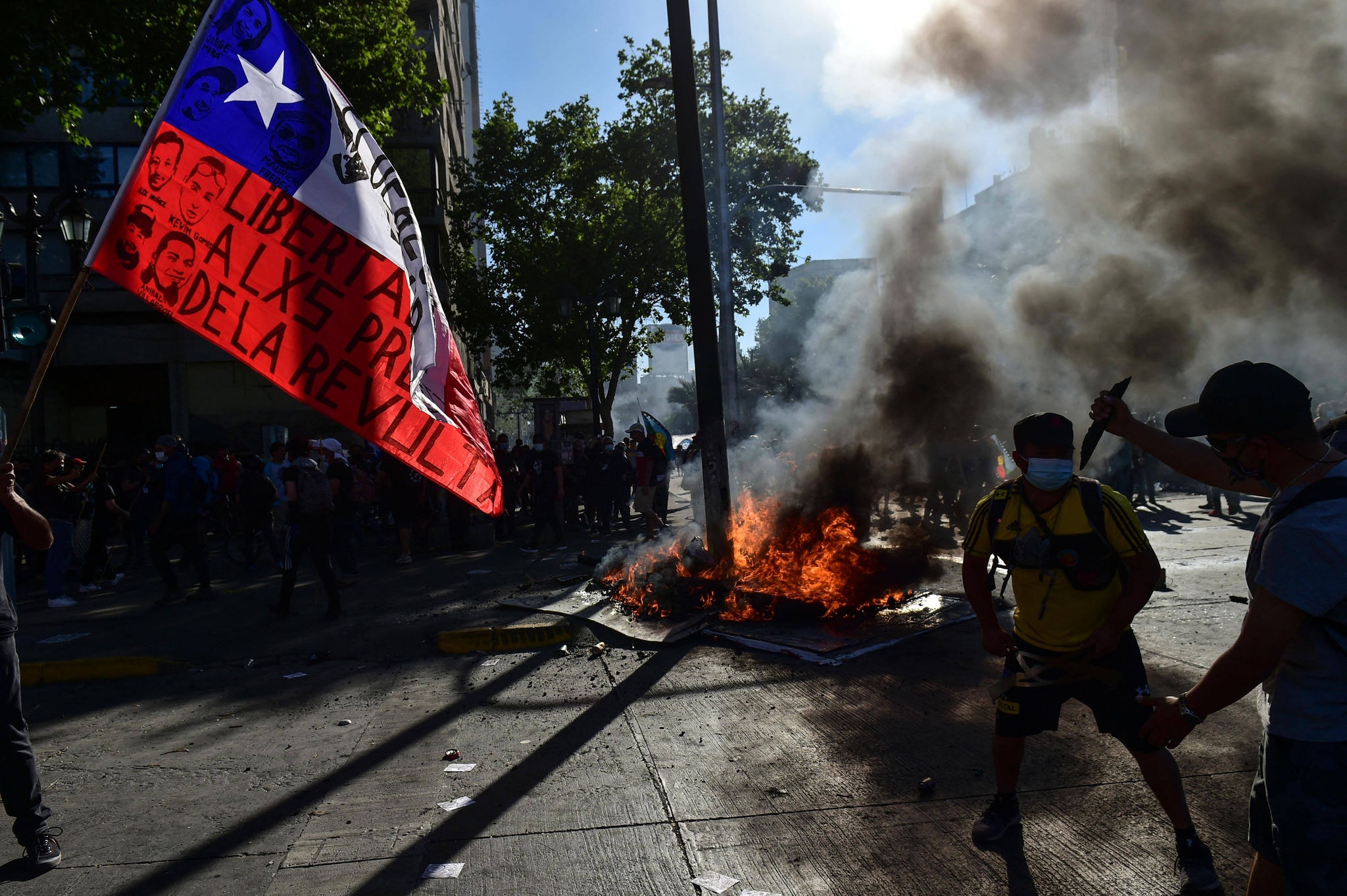 Atos pelo 2º aniversário da revolta social no Chile terminam em dois mortos e 450 detidos
