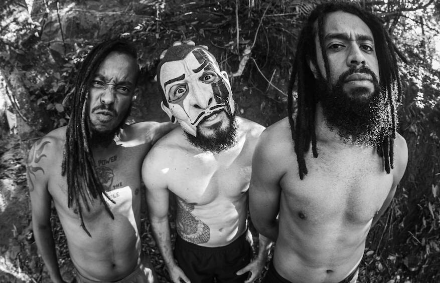 (da esquerda para a direita) Charles da Gama, Rodrigo Augusto e Chaene da Gama lançam 'Ascensão', terceiro disco do Black Pantera