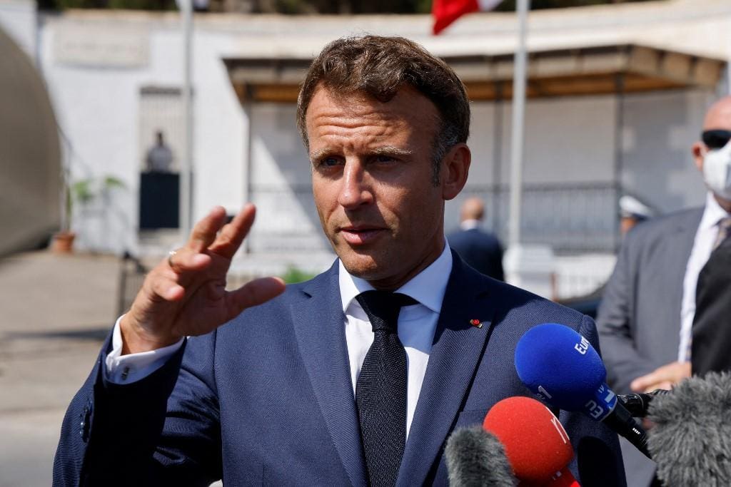 O presidente francês, Emmanuel Macron, declarou que "a bola está no campo dos iranianos", em referência às negociações sobre a retomada do acordo nuclear entre Teerã e as grandes potências