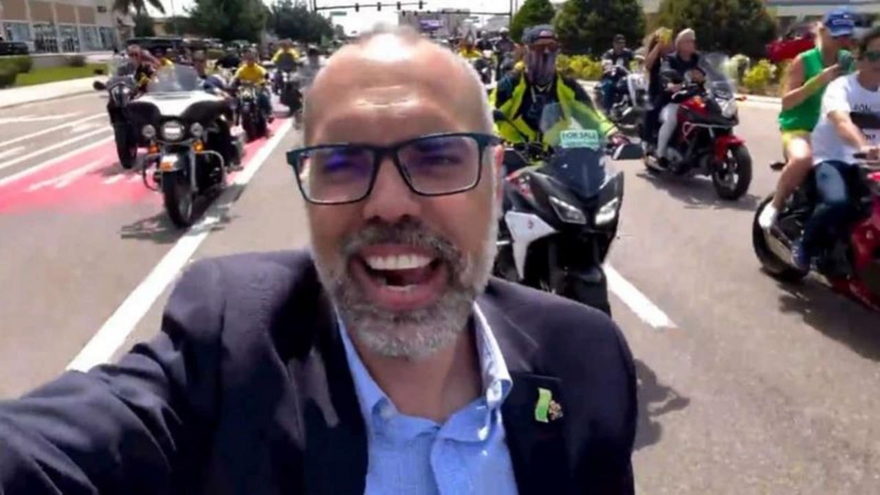Allan dos Santos em motociata em Orlando, nos EUA, que teve a participação do presidente Jair Bolsonaro