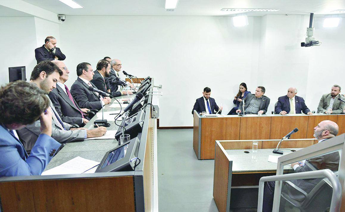 Discussão Audiência na Assembleia debateu a origem da verba para o pagamento das dívidas de MG