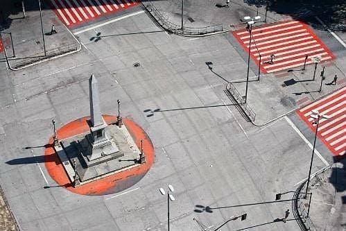 Com medidas de distanciamento social, praça 7, em Belo Horizonte, fica esvaziada