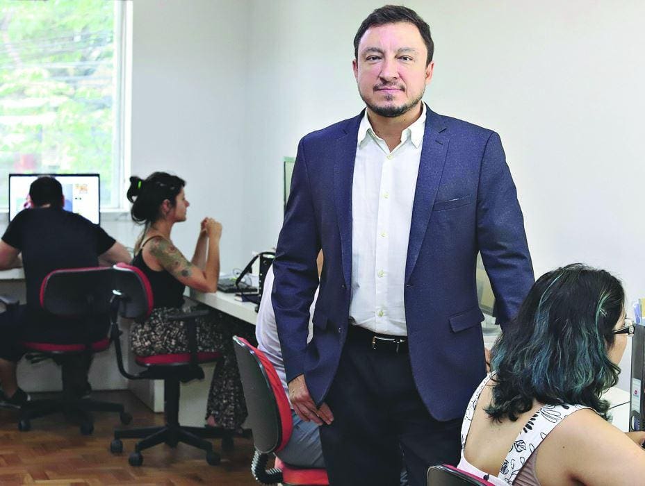O empresário Jihan Kazzaz contratou sete pessoas recentemente e, para ele, a indicação é importante para avaliar o candidato