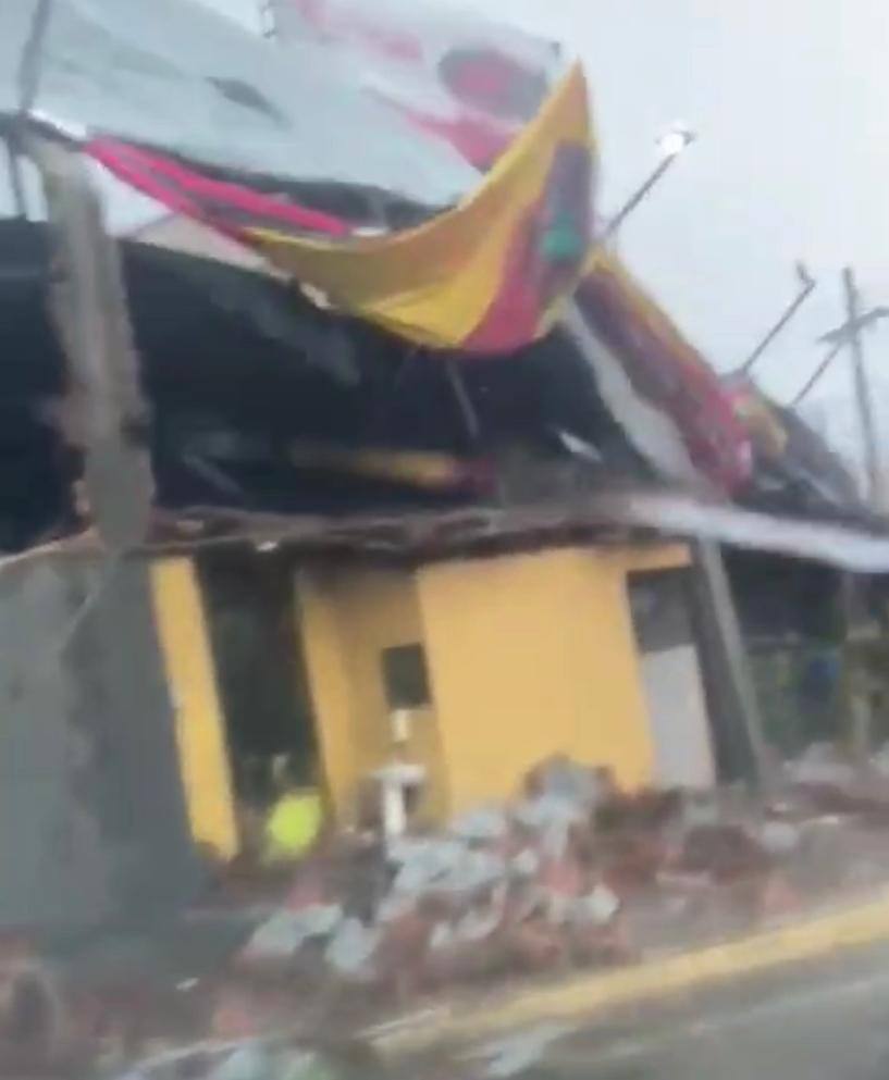 Estrutura desabou com forte chuva em Governador Valadares