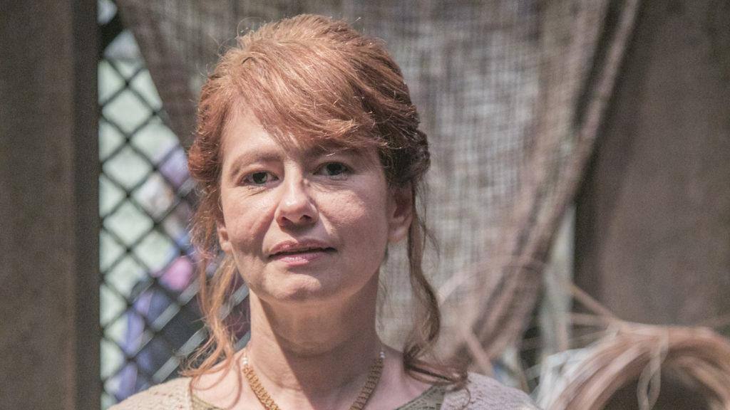 Dalila desaba a chorar ao descobrir que Eliseu foi consagrado sucessor de Elias