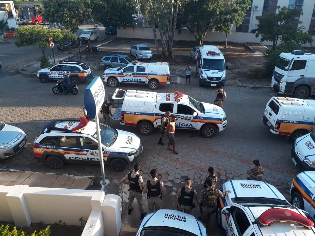 PM cumpre mandados de prisão temporária e de busca e apreensão em cidades no Norte de Minas