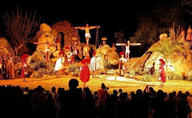 Encenação da Paixão de Cristo conta com a participação de atores renomados da TV brasileira, em Nova Jerusalém, Pernambuco