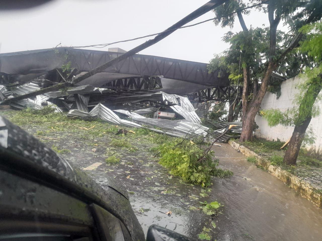 Temporal atingiu a cidade na tarde desta quarta-feira (10 de janeiro)