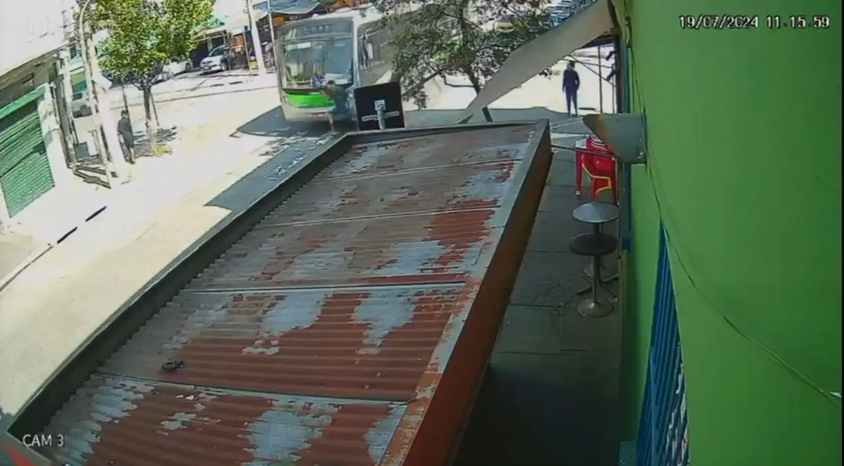 Adolescente de 17 anos chegou a ser socorrido, mas morreu no hospital