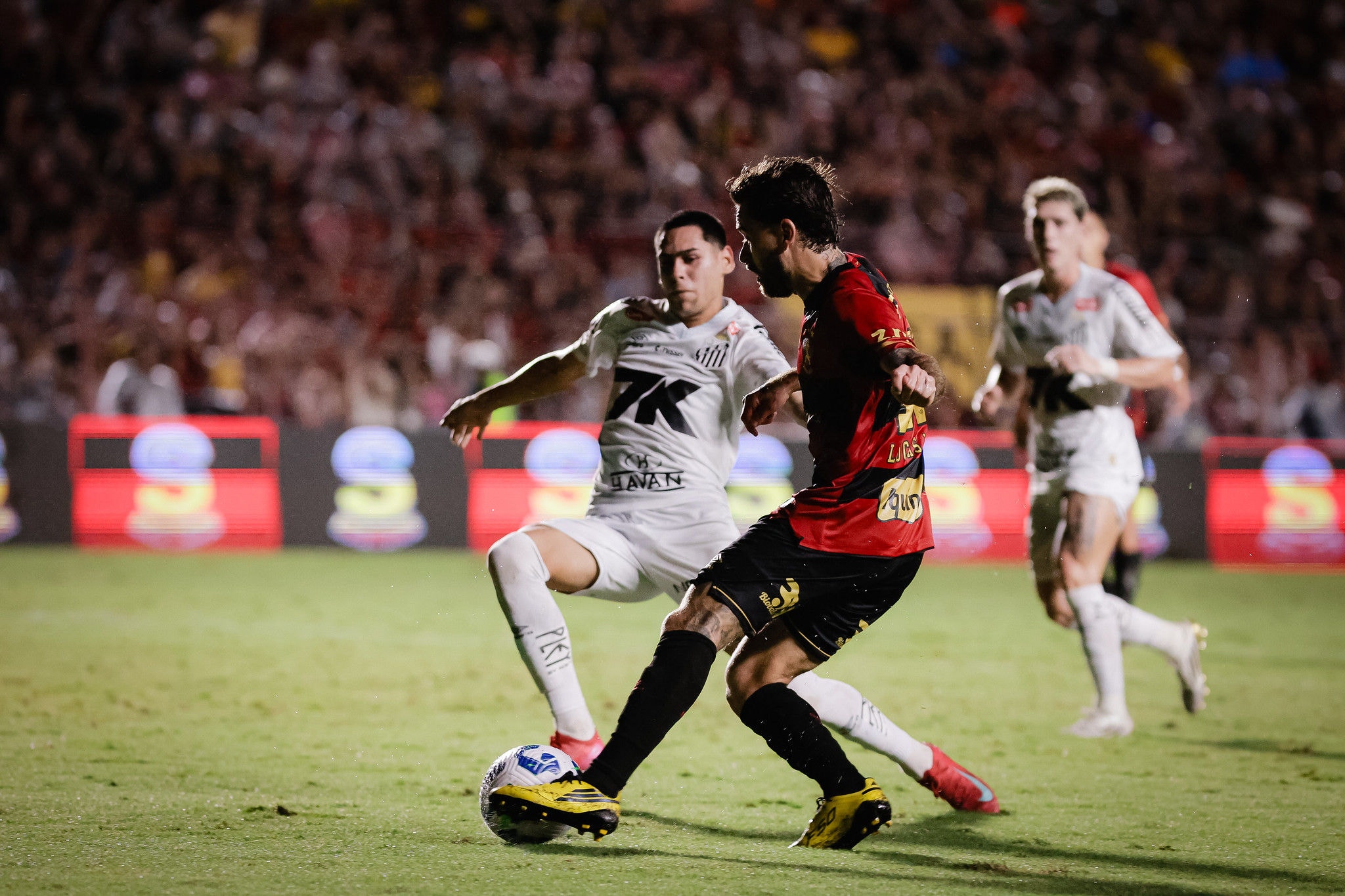 Santos arrancou empate com 1 jogador a menos diante do Sport