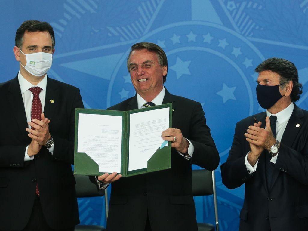 Presidente sanciona criação do TRF-6 em cerimônia com presidente do Senado e do STF, Rodrigo Pacheco e Luiz Fux, respectivamente
