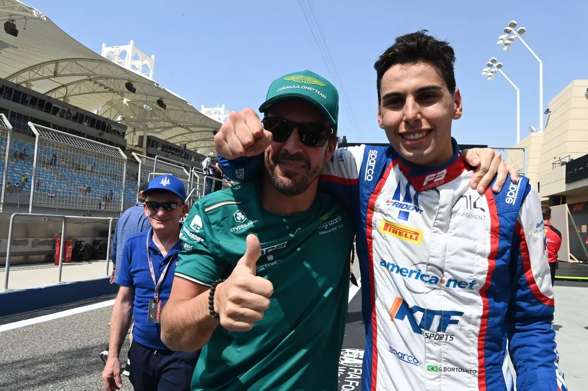 Com o título da F2 conquistado no GP de Abu Dhabi, o brasileiro alcançou um feito histórico no automobilismo.