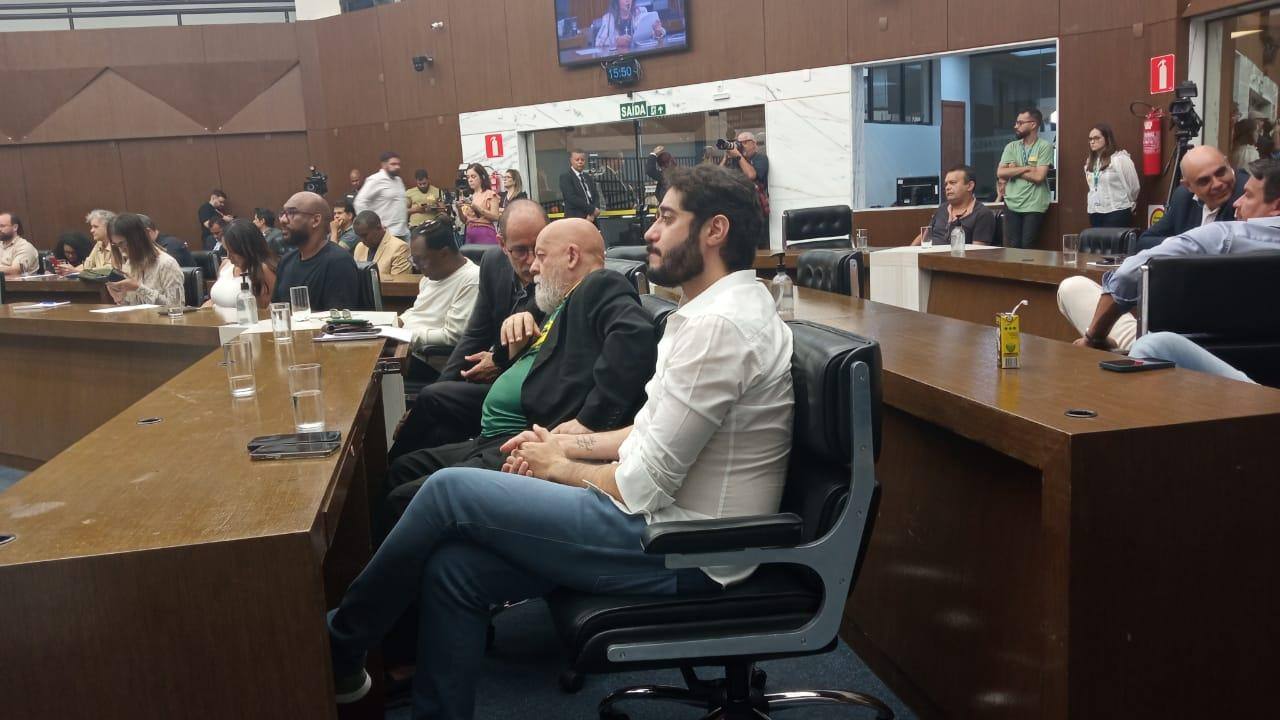 Gabriel Azevedo durante a sessão que votou a a abertura de seu processo de cassação