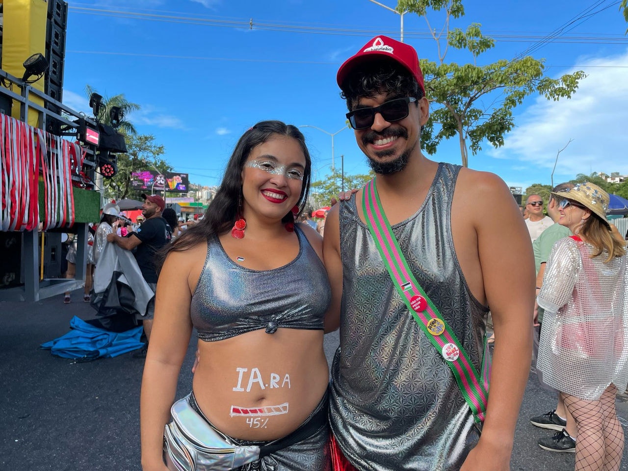 Iara já curte o Carnaval de dentro da barriga da mãe 