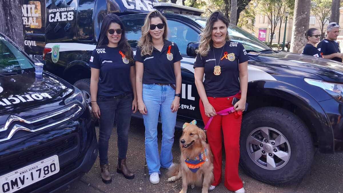 Policiais civis levaram os próprios pets para ação de conscientização contra a crueldade animal em BH