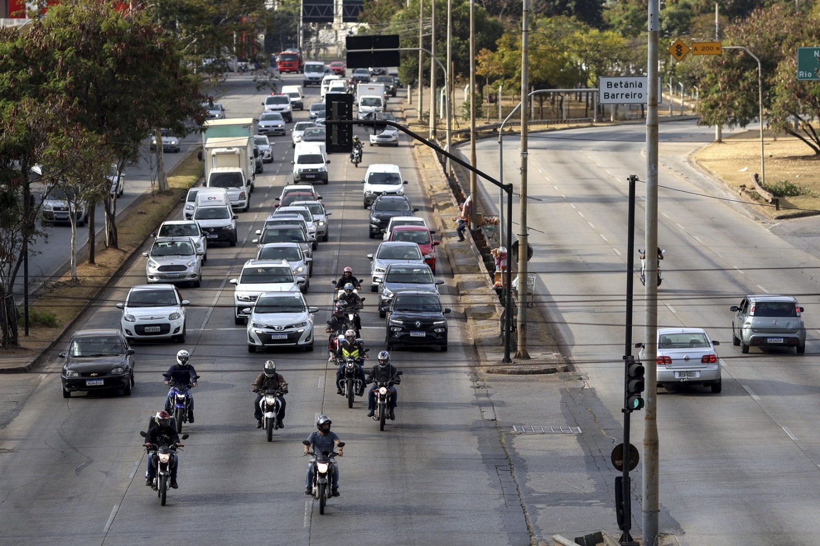 Prefeitura de BH define local de implementação de motofaixa na Via Expressa 
