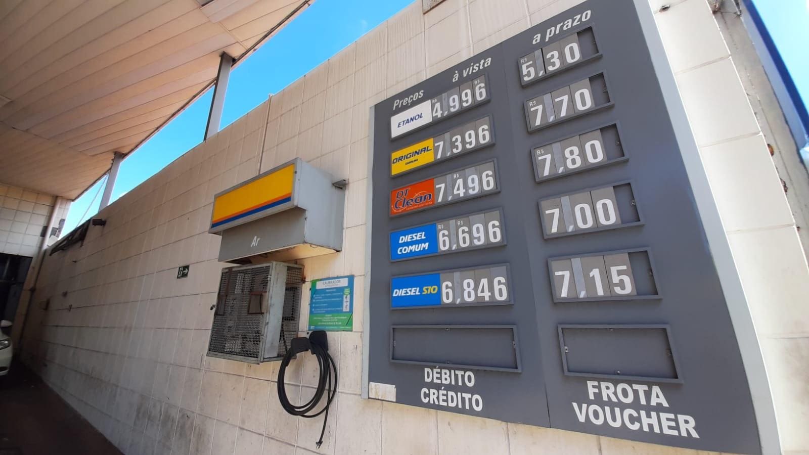 Consumidor é ‘refém’ de alta da gasolina nos postos, com fiscalização pontual
