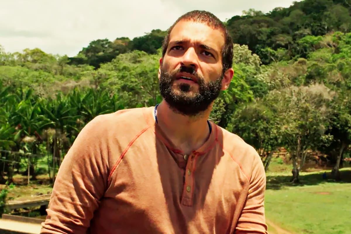 Humberto Carrão como José Inocêncio na primeira fase do remake de Renascer