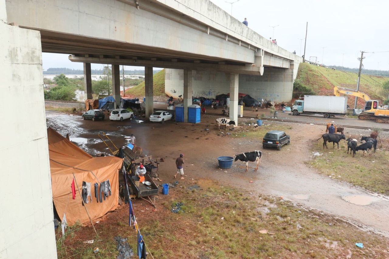 Moradores estão desabrigados após enchente desvastar o Rio Grande do Sul