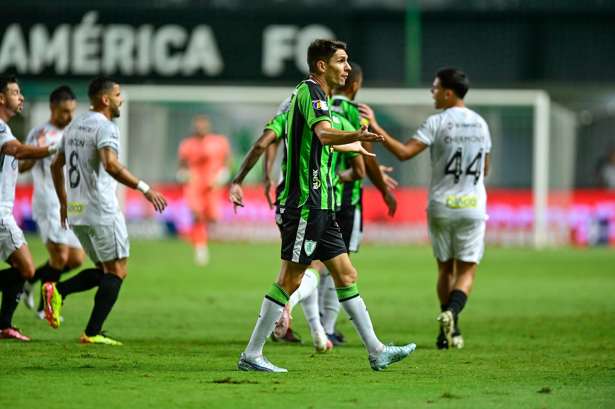 Alê acredita que Renato Marques não errou ao marcar o gol contra o Santos
